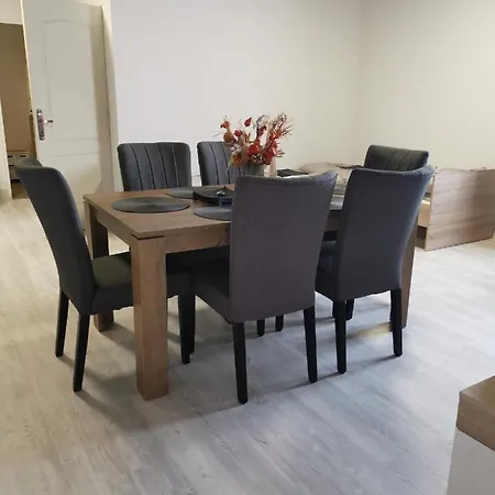 Pili Liget Apartmanház * Esztergalyhorvati